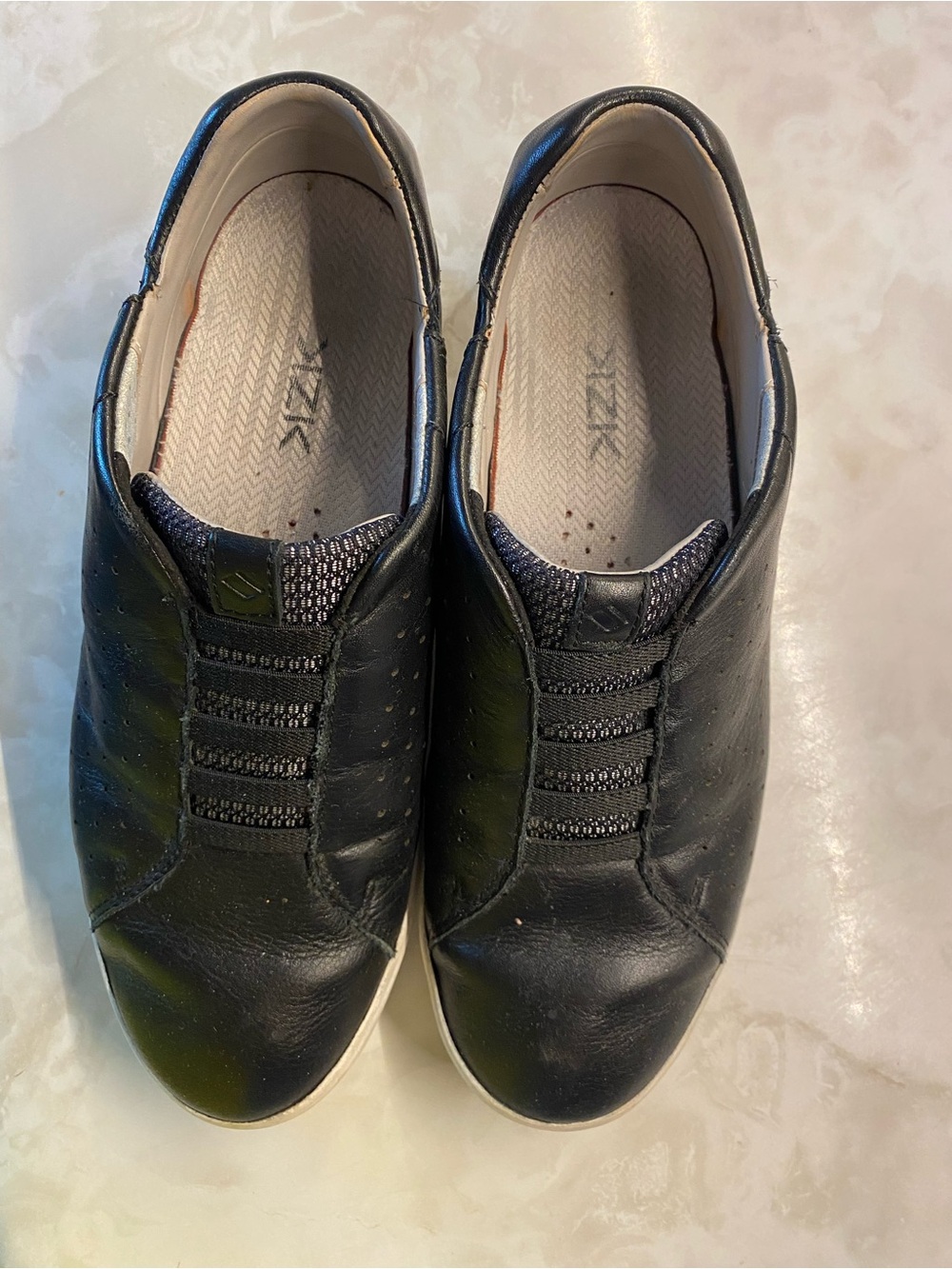 Kizik Miami Slip-On Leather Sneakers black women’s 8m